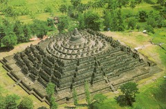 Borobudur Temple
Central Java, Indonesia. Sailendra Dynasty. c. 750-842 C.E. Volcanic-stone masonry