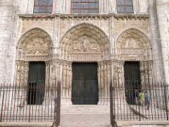 Chartres Cathedral Great Portal of West Facade

Royal portal because jamb figures depict Old Testament kings/queens, connection between french and biblical royal
Portals used by church hierarchy not common folk
Jamb statues in front of wall, almost fully rounded different from Romanesque figures that are flat
Jamb figures very long and linear, anatomical inaccurate
Upright, rigid, elongated figures reflect vertical columns behind, vertical nature of building
Rich courtly dress and vertical folds
Humanized individualized faces
Central typanum- Christ as Judge of the World (Last Judgement)
Left Typanum- Christs Ascenion
Right Tympanum- Christ on Virgins Lap
Rose Window
