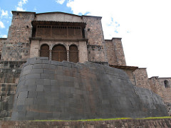 Curved Inka wall of Qorikancha with Santa Domingo convent
- remains of the incan temple of the sun
- form the base of a really old convent called Santa Domingo
- Original exteriors decorated in gold to symbolize sunshine
- Qorikancha: a golden enclosure; once was the most important temple
- used as an observatory for priests to chart the skies
- said to have been entirely covered in gold
- walls taper upward; examples of inkan trapezoidal architecture
