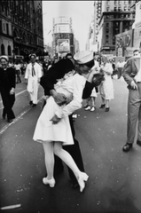 Eisenstaedt
V-J DAY KISS, TIMES SQUARE
1945