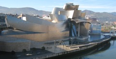 Guggenheim Museum Bilbao. Spain. Frank Gehry (architect). 1997 C.E. Titanium,
glass, and limestone.