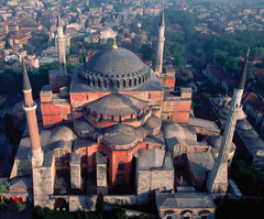 Hagia Sophia
(ANTHEMIUS OF TRALLES & ISIDORUS OF MILETUS) (Justinian)
(Early Byzantine)

(Byzantium)