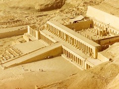 Hatshepsut's Temple
(New Kingdom)

(Egypt)