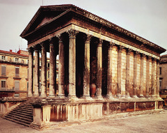 Maison Carree
(Early Empire)

(Rome)
