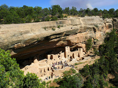 Mesa Verde cliff dwellings. Montezuma County, Colorado. Ancestral Puebloan (Anasazi). 450-1300 C.E. Sandstone.
-Pueblo people built communities into the sides of these mountains, and accessed them by ladders
- families lived in architectural units called kivas, which were circular rooms with a fire pit in the middle
-there is a random tower
- there is also artwork and murals within the area
- the set up possible could've provided protection against outside elements, but was probably abandoned after droughts.