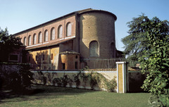 Santa Sabina. Rome, Italy. Late ANtique Eruope. c. 422-432 ce brick and stone, wooden roof