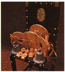 Sika dwa kofi (Golden Stool). Ashanti peoples (south central Ghana). c. 1700 C.E. Gold over wood and cast-gold attachments.