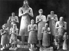 Tell Asmar Statues
c. 2700 BCE
Culture: Sumerian
Employs hierarchal portrayal, figures represent mortals, placed in a temple and praying: votive figures
